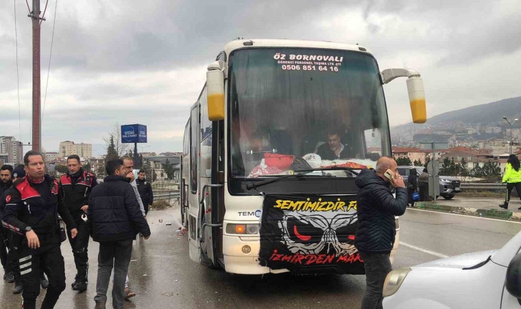 Galatasaray ve Göztepe taraftarları Bursada birbirine girdi:2 yaralı