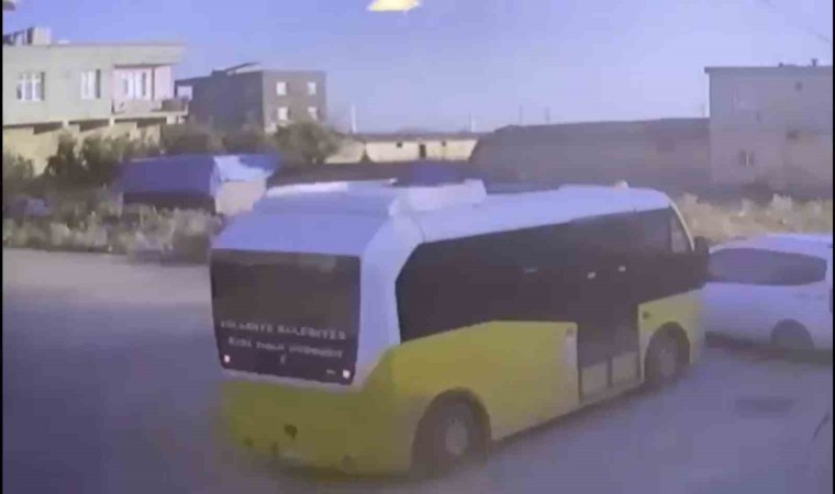 Gaziantepte minibüs ile hafif ticari araç çarpıştı: 2 yaralı