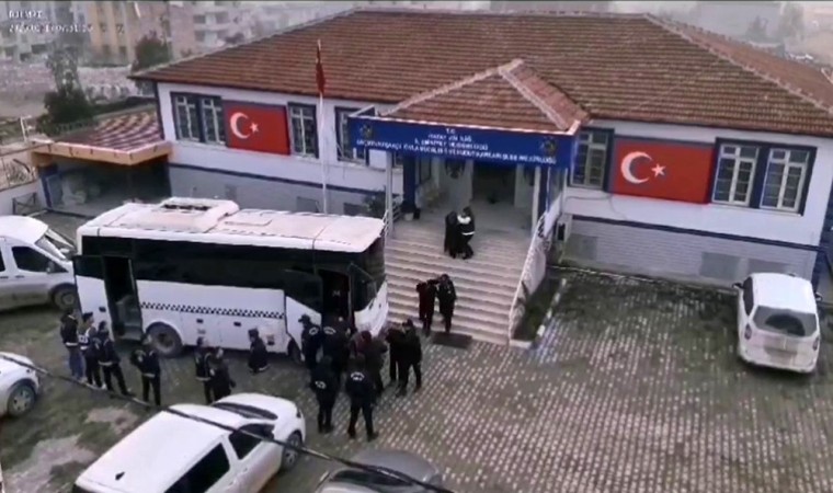 Göçmen kaçakçılarına operasyon: 18 şahıs tutuklandı, 59 göçmen yakalandı