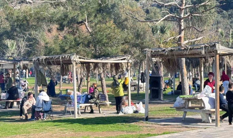 Güneşli hava Adagölü doldurdu