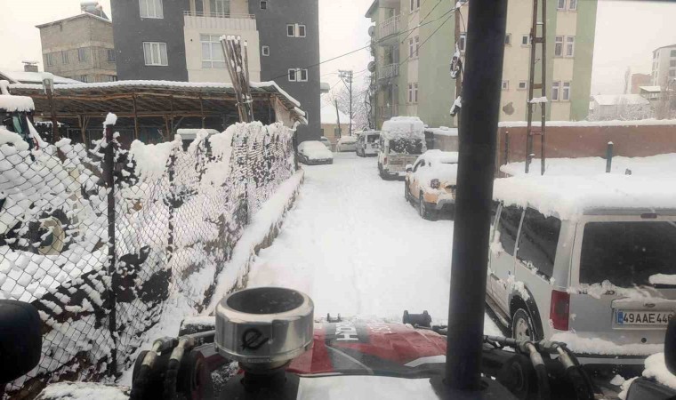 Hakkaride 132 yerleşim yerinin yolu ulaşıma kapandı