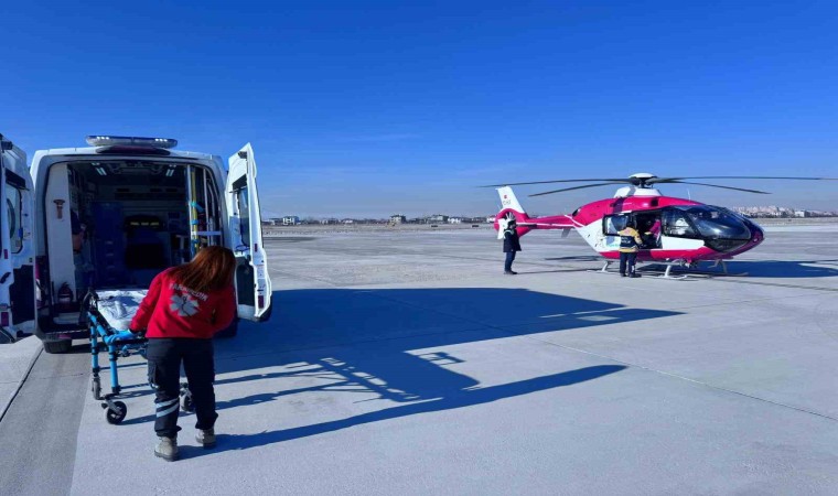 Hamile kadın ambulans helikopter ile Vana getirildi