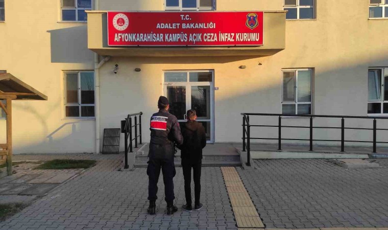 Hapis cezalarıyla aranan 2 kişiyi jandarma yakaladı