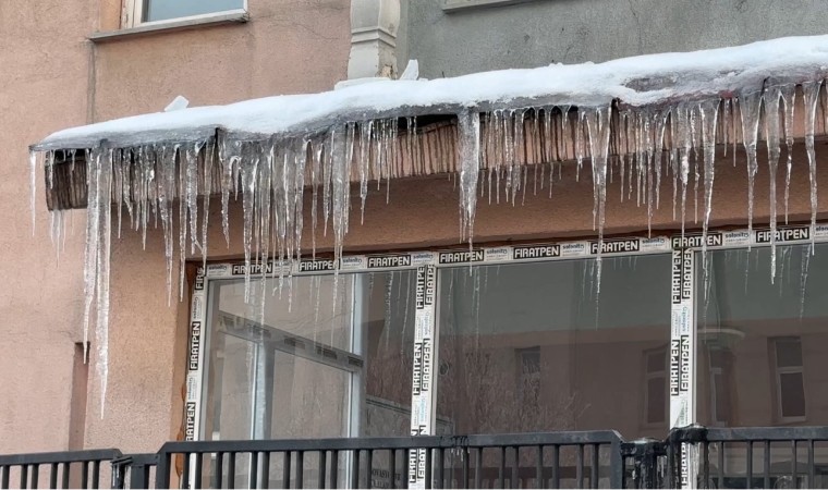 İki mevsim arası 50 kilometre: Yüksekovada dondurucu soğuk, Şemdinlide ise bahar havası