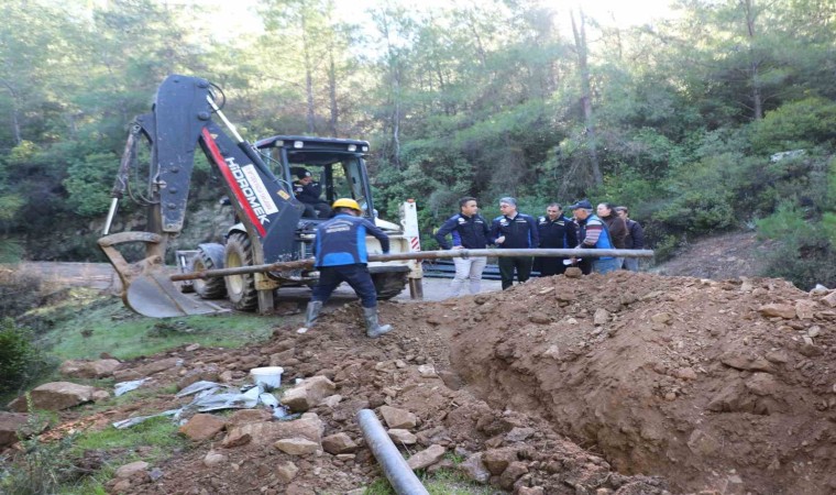 İkizköyde içme suyu hatları yenileniyor