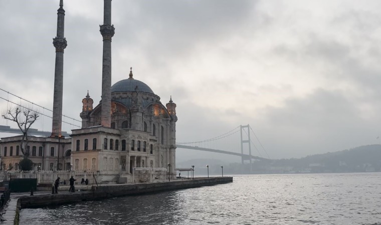 İstanbul Boğazında sis etkili oluyor