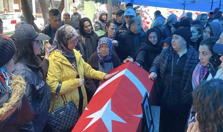 İstanbulda motosiklet kazasında hayatını kaybeden polis memuru memleketi Çanakkalede toprağa verildi