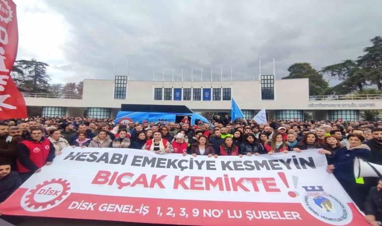 İzmirde maaş krizi: Binlerce işçi iş bıraktı