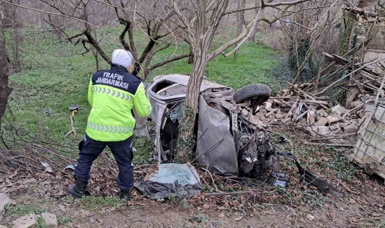 İznik yolunda feci kaza: 1i ağır 4 yaralı