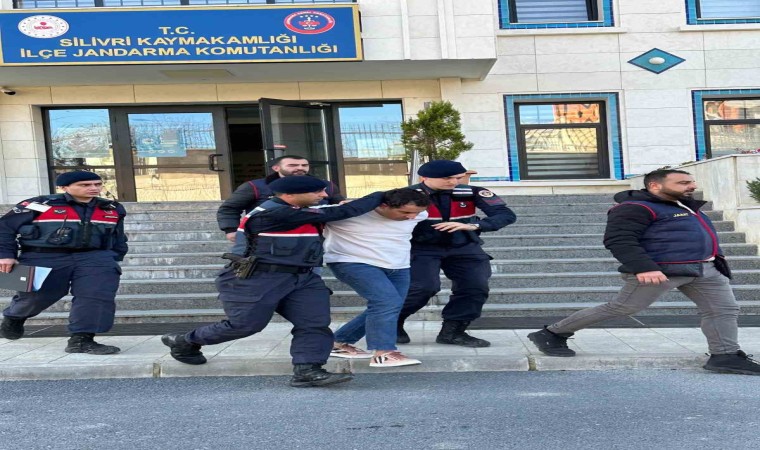 Jandarma aracını çalan şüpheli yakalandı: 90 suç kaydı olduğu ortaya çıktı