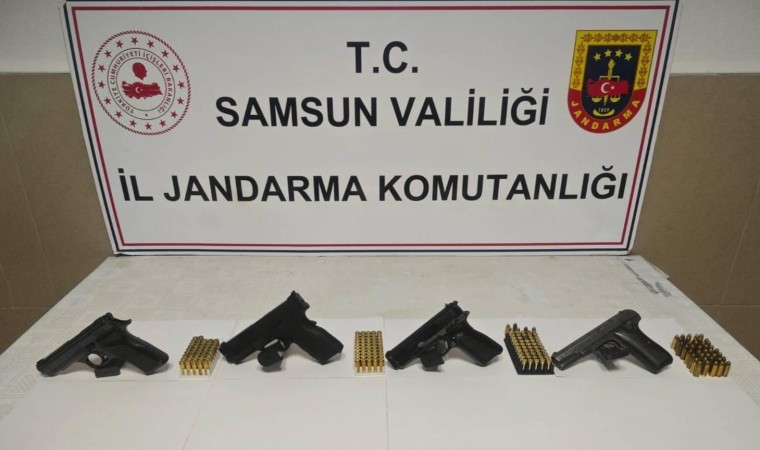 Jandarma bir evde 4 adet tabanca ele geçirdi