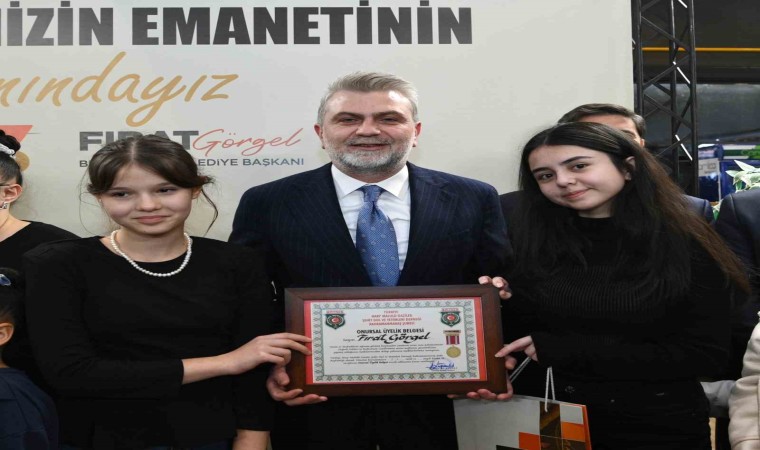 Kahramanmaraşta şehit çocuklarının karne sevincine ortak olundu