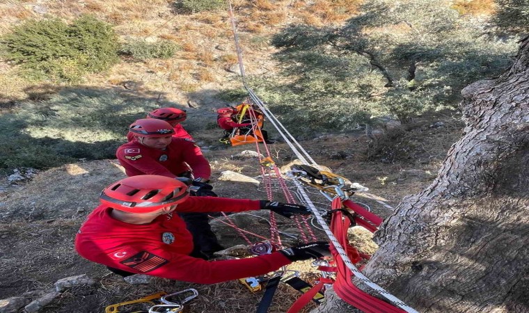 Kanyonda mahsur kalan vatandaşları jandarma kurtardı