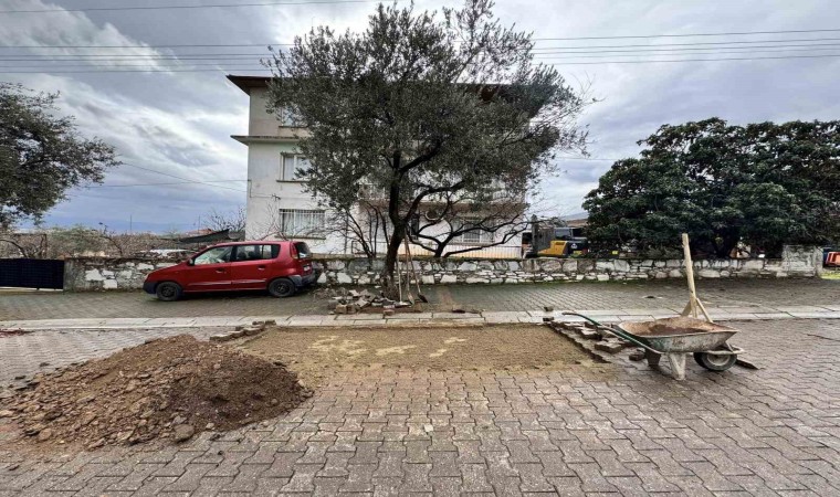 Karacasuda yol bakım çalışmaları sürüyor