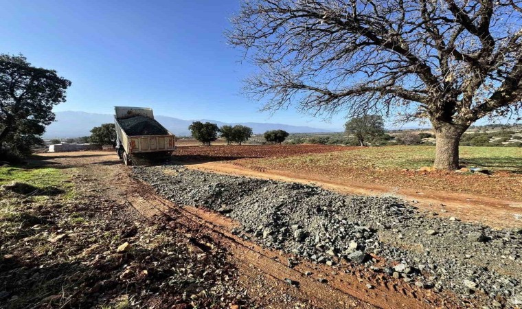 Karacasuda yol çalışmaları devam ediyor