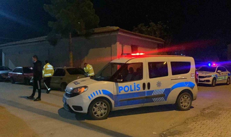 Karamanda kaza yerinde polisin ölümden döndüğü anlar kamerada