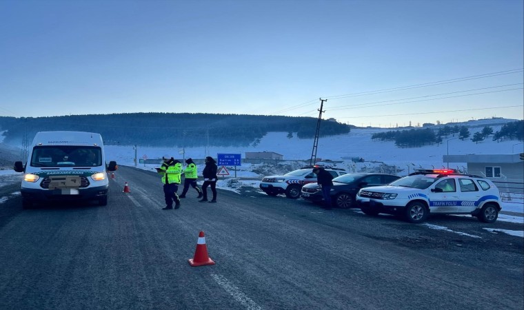 Karsta jandarma, şok yol uygulamalarını sürdürüyor