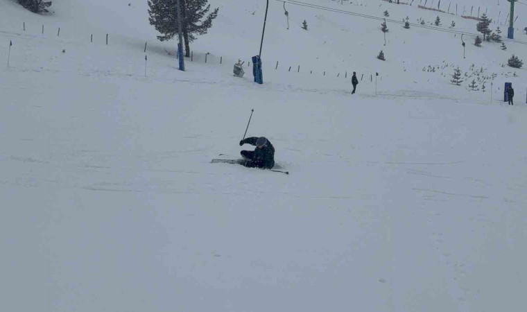 Kartalkayada otel faciasının ardından tatilciler kayak yapmaya devam etti