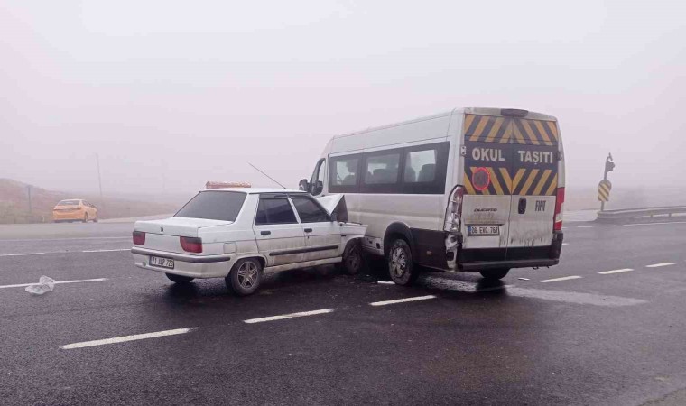 Kırıkkalede yolcu minibüsü ile otomobil çarpıştı: 1 yaralı