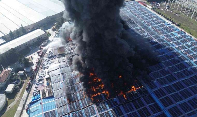 Kırklarelinde oyuncak fabrikasındaki yangın dronla görüntülendi