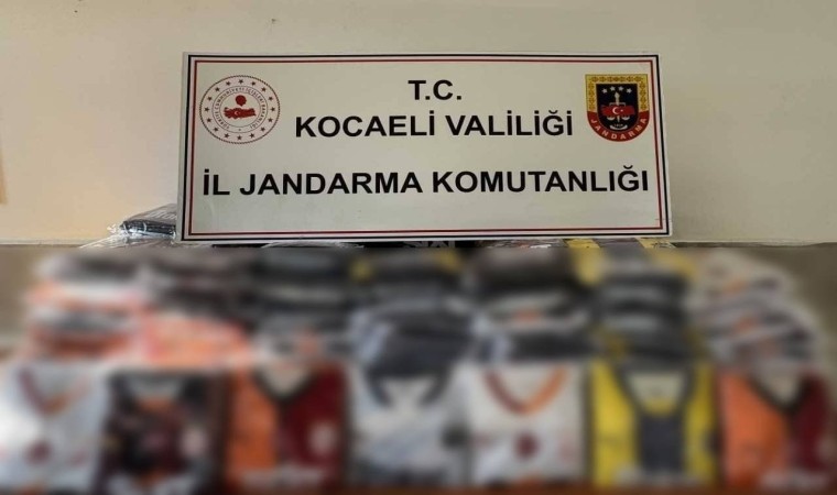 Kocaelide bin 206 kaçak futbol takımı forması ele geçirildi