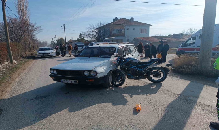 Konyada motosiklet ile otomobil çarpıştı: 1i ağır 2 yaralı