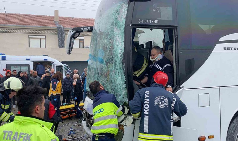 Konyada otobüs ve otomobillerin de karıştığı 6 araçlı zincirleme kaza: 5 yaralı