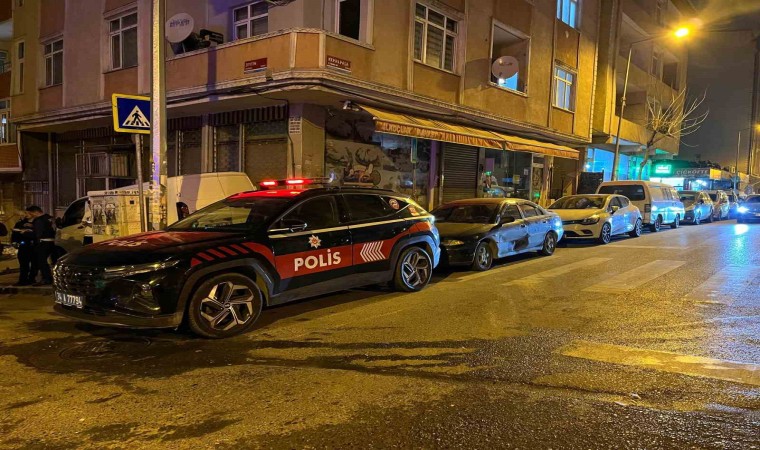 Küçükçekmecede cadde ortasında silahlı saldırı: 1 yaralı