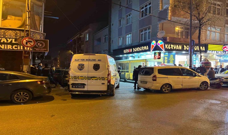 Küçükçekmecede çay ocağına bomba atıldı