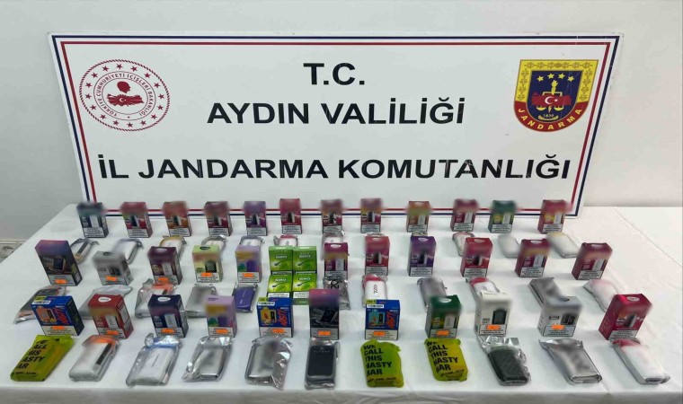 Kuşadasında sigara kaçakçılığı baskını: 2 gözaltı