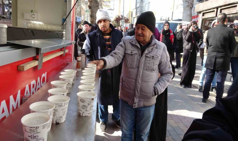 Kütahya Vakıflar Bölge Müdürlüğünden halka salep ikramı