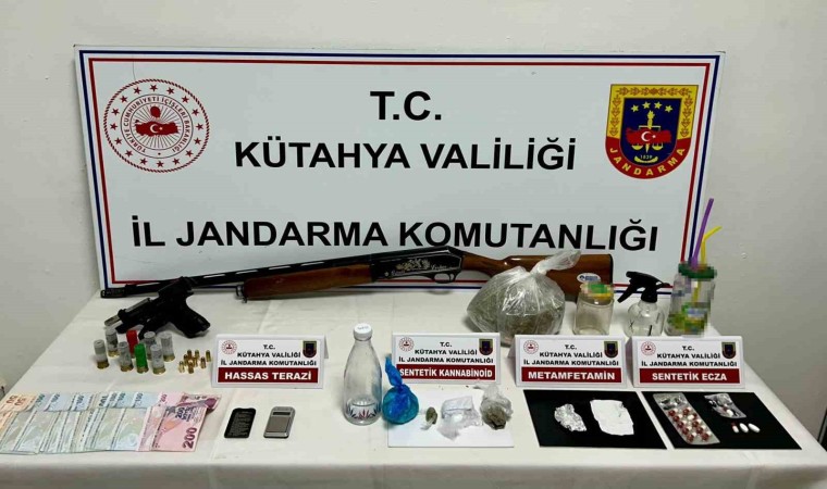 Kütahyada jandarmadan uyuşturucu operasyonu: 2 gözaltı