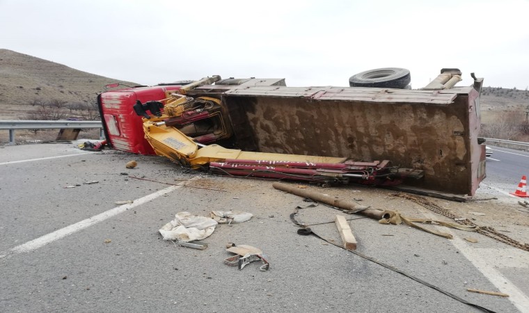 Malatyada kontrolden çıkan vinç devrildi: 1 yaralı