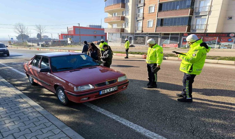 Malkara polisi uygulamada vatandaşların yeni yılını kutladı