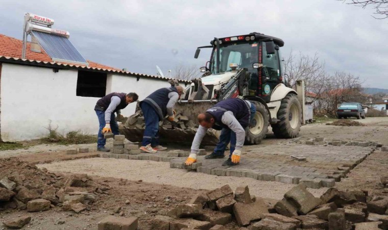 Manisada kırsal mahallelere hizmet yağıyor