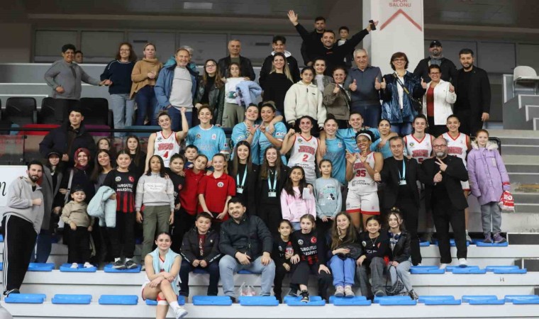 Manisanın tek kadın basketbol takımı, evinde yenilmiyor