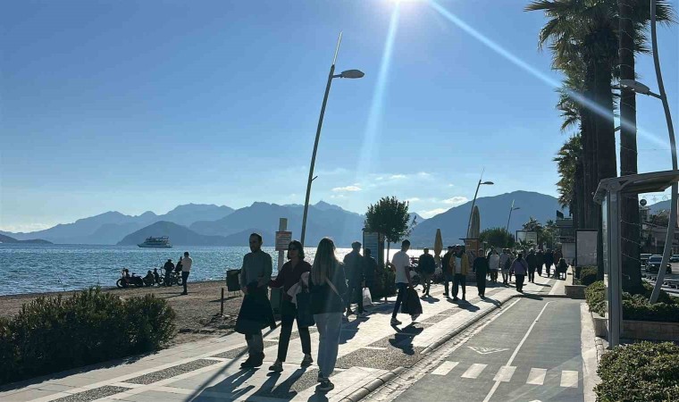 Marmariste güneş yüzünü gösterdi, sahiller hareketlendi