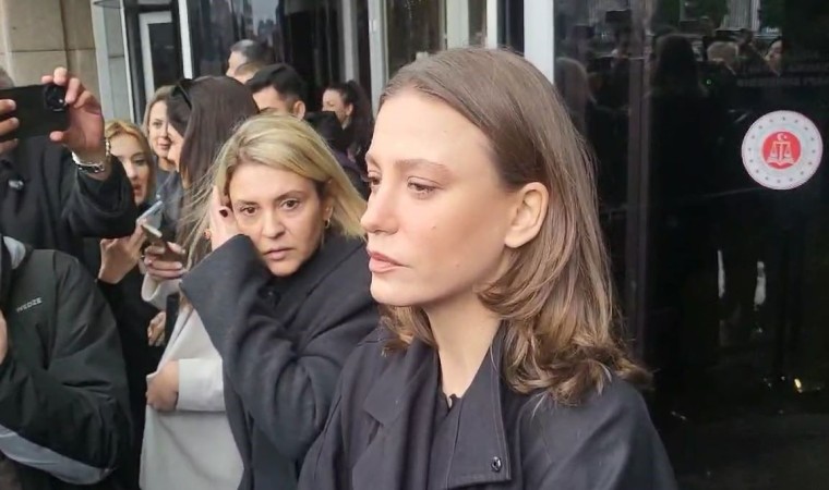 Menajer soruşturmasında ifade veren Serenay Sarıkaya: Dişimle, tırnağımla bu günlere gelmişim, bu bir itibarsızlaştırma çabası ama sorun değil