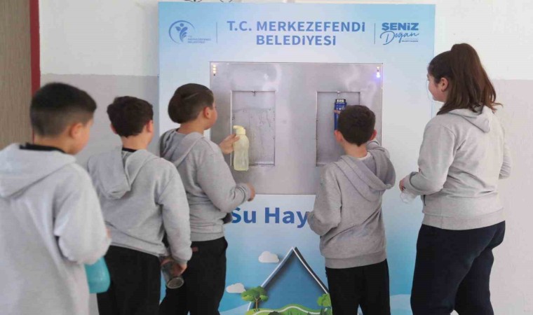 Merkezefendi Belediyesinin projesi kapsamında öğrenciler ücretsiz ve sağlıklı suya kavuşmaya devam