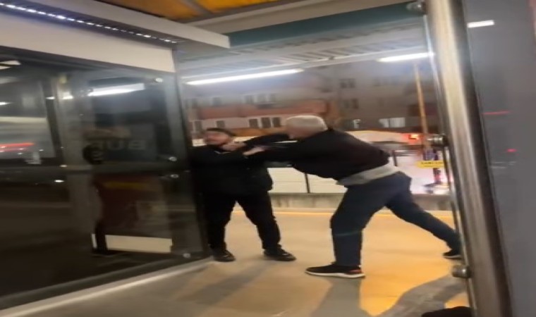 Metro istasyonu boks ringine döndü