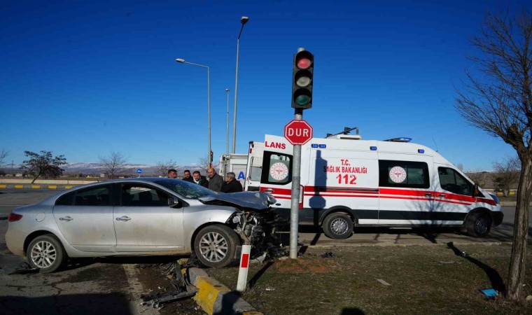 Muşta otomobiller çarpıştı: 6 yaralı