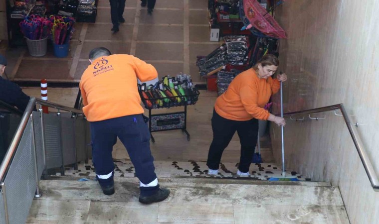 Nazilli Belediyesi ilçe genelindeki temizlik çalışmalarını sürdürüyor