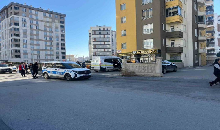 Özel Harekat polisi tabanca ile vurulmuş halde ölü bulundu