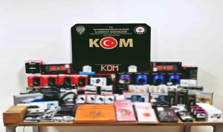 Polis çok sayıda kaçak elektronik ürün ele geçirdi