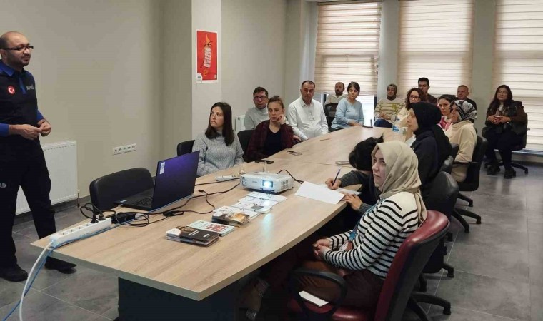 Sağlık personeline KBRN eğitimi ve afet müdahale semineri düzenlendi