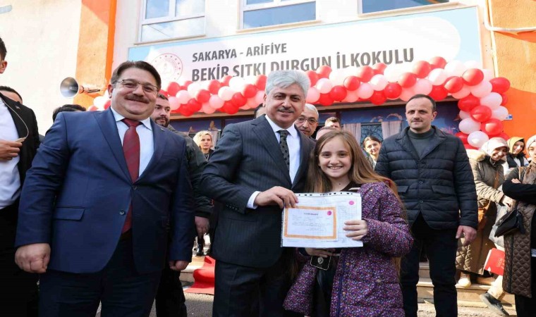 Sakaryada 211 bin 700 öğrenci karne heyecanı yaşadı