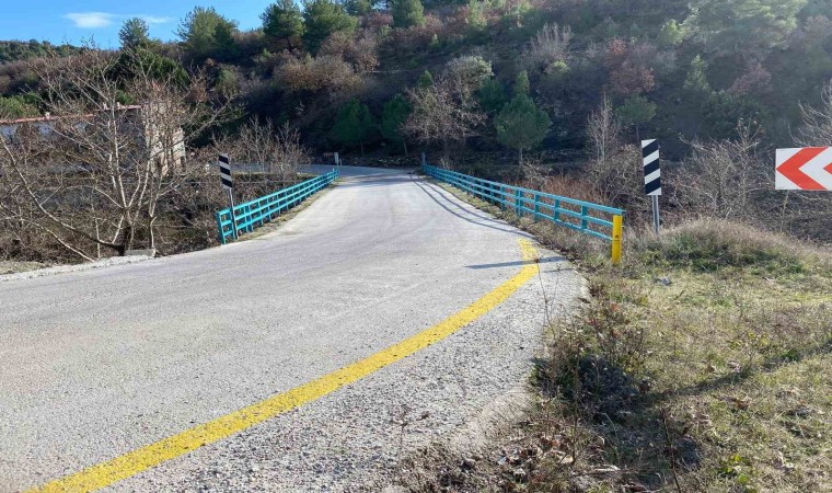 Salihli ve Alaşehirde köprü korkulukları yenilendi