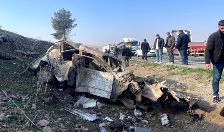 Şanlıurfada tırla çarpışıp şarampole devrilen otomobilin sürücüsü ağır yaralandı