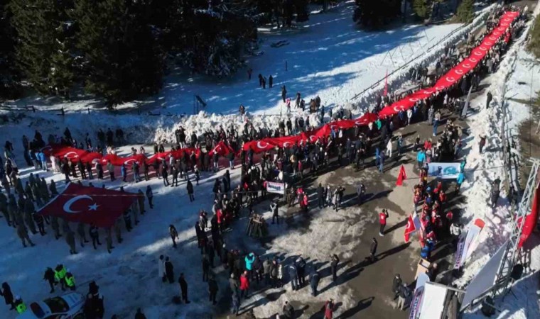 Sarıkamış şehitleri için Kulakkaya Yaylasında Türk bayrağı ile yürüdüler