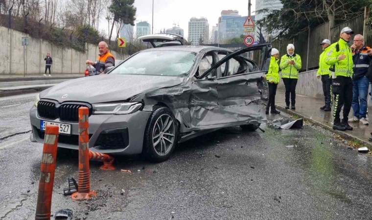 Sarıyerde direksiyon hakimiyetini kaybeden kamyon şoförü lüks otomobile çarptı: 3 yaralı